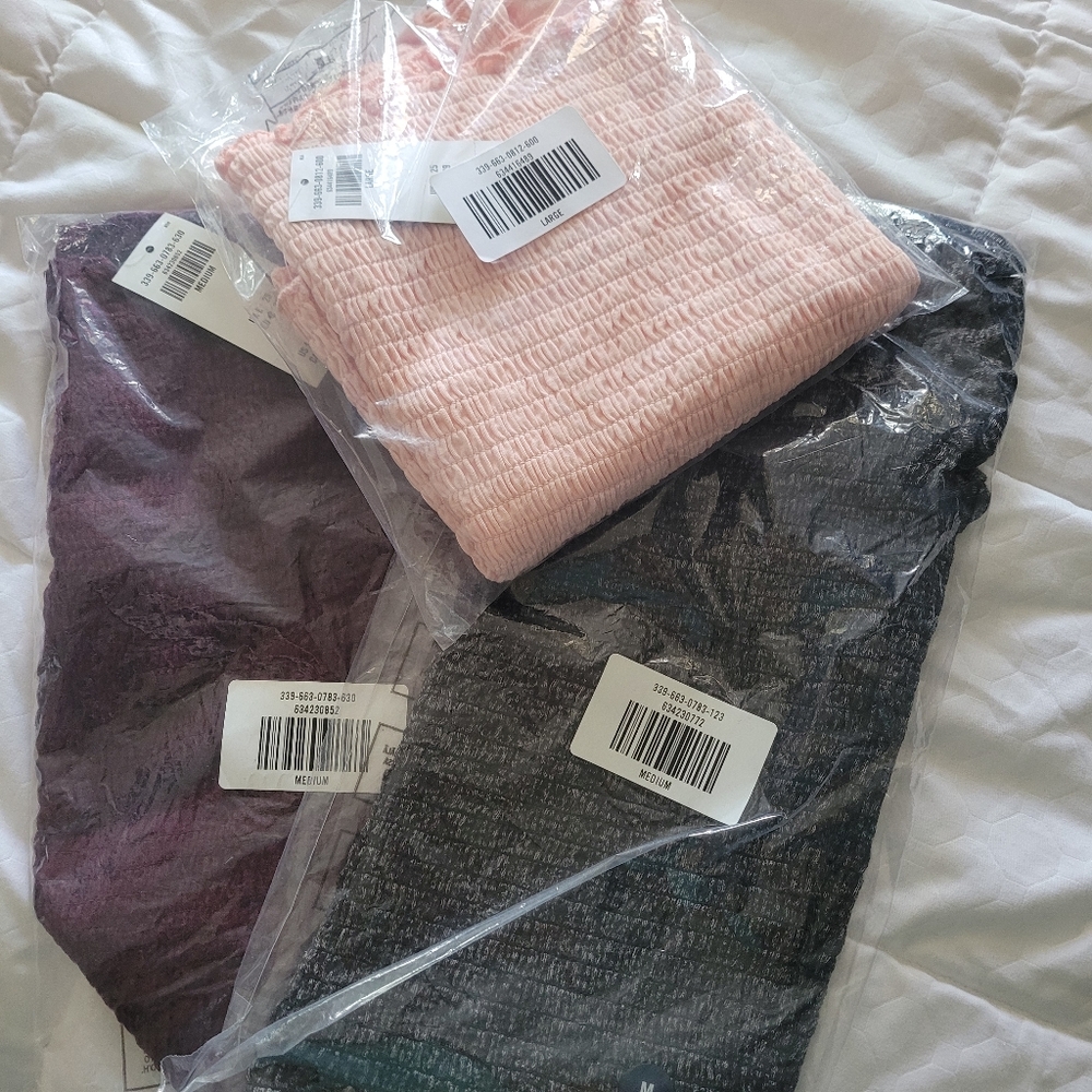 🍒NWT🍒 HOLLISTER OFF SHOULDER CROP TOP - Picture 4 of 4